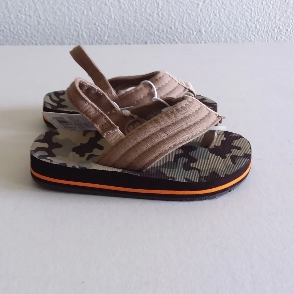 Cat & jack camo slingback flip flops size small